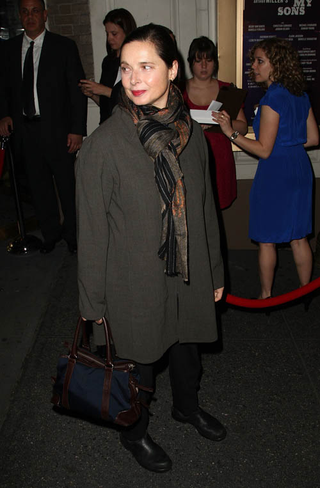 Illustration for article titled Katie Holmes Makes Broadway Debut: People Protest; Others Just Dress Poorly